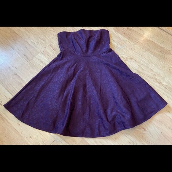 Garage dark purple strapless formal dress - Picture 2 of 3